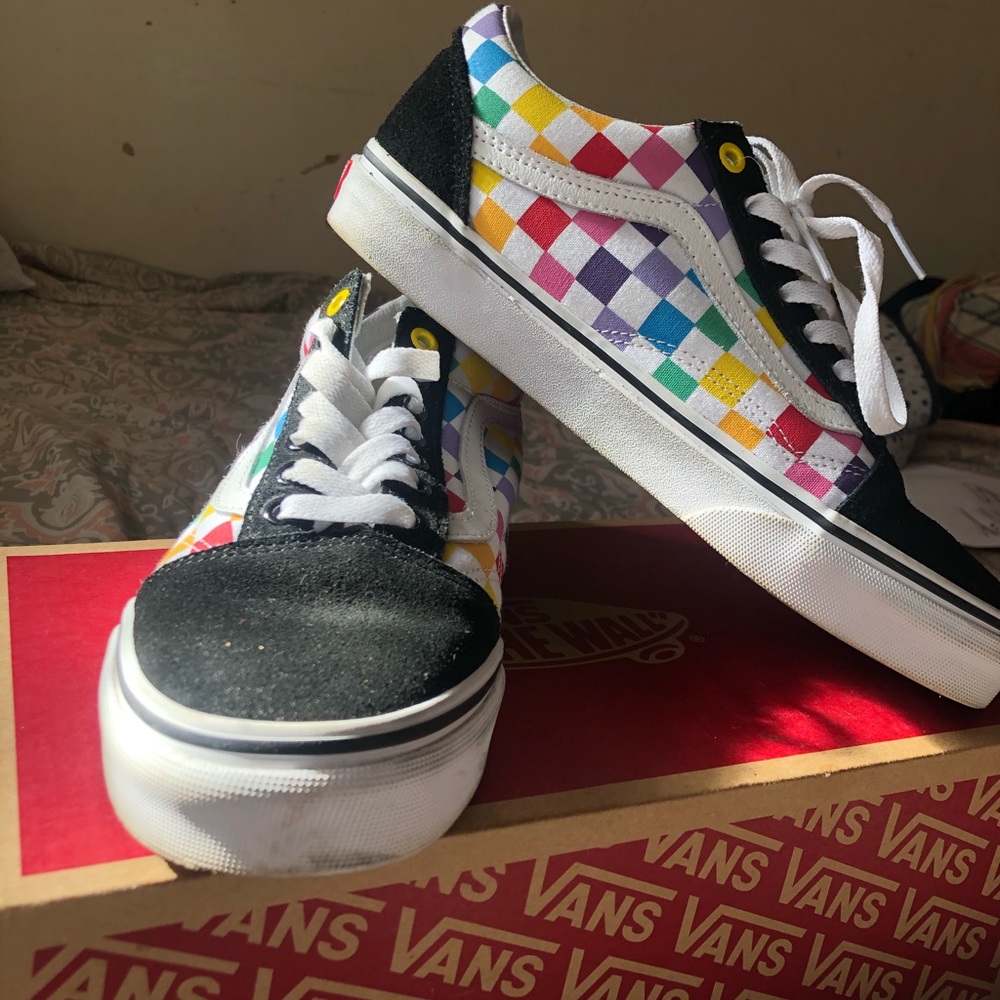 Multicolored Vans comes with box